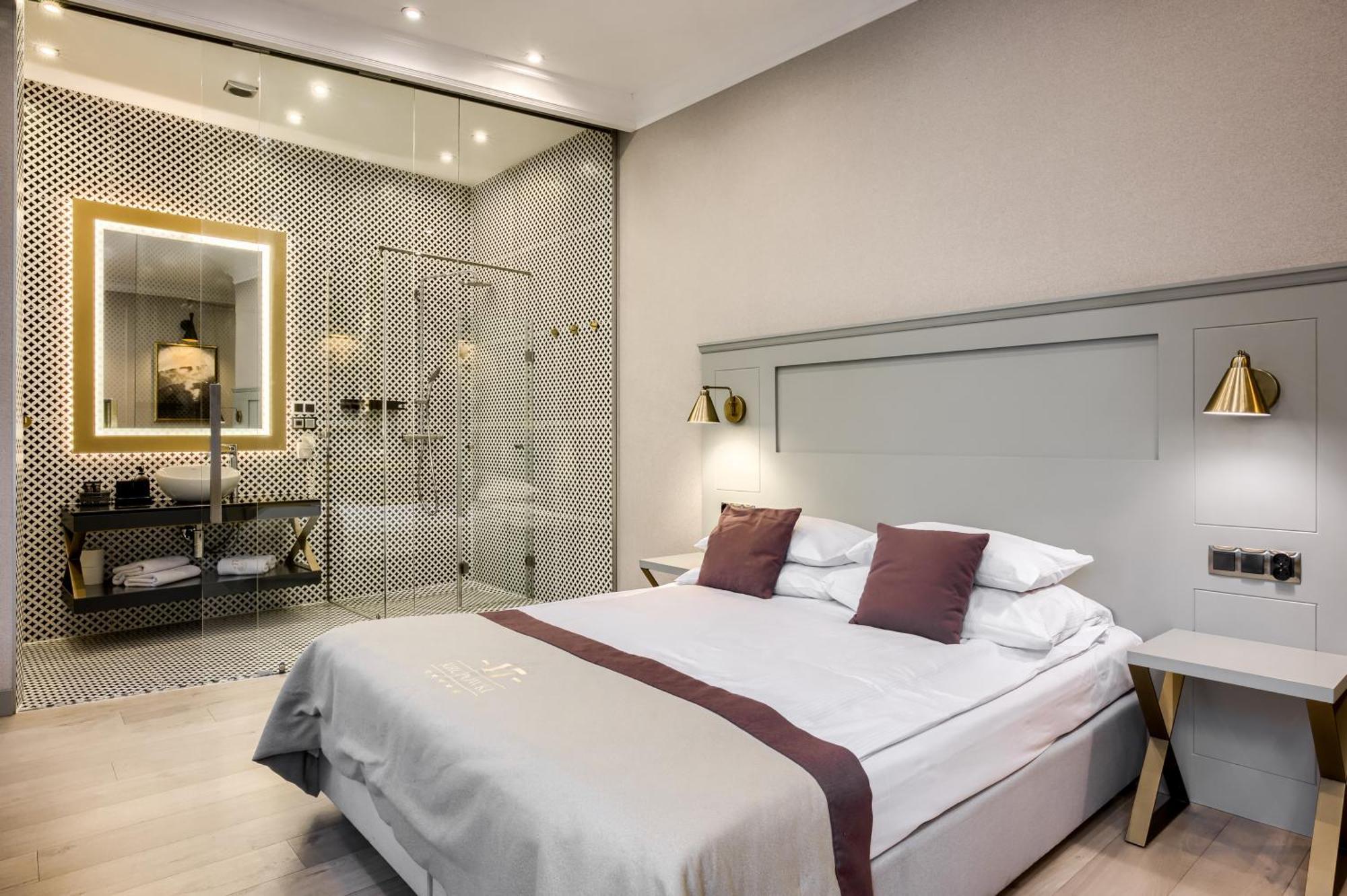 Deluxe Quadruple Room